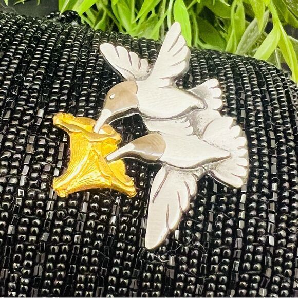 Vintage Shields Pewter Hummingbird Bird Flowers Pin Brooch Silver Gold Tone 4357 - Picture 1 of 7